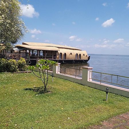 ホテル Aqua Castle Houseboat - By Aqua Jumbo Houseboats アーラップーザ県 エクステリア 写真