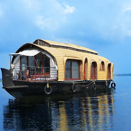ホテル Aqua Castle Houseboat - By Aqua Jumbo Houseboats アーラップーザ県 エクステリア 写真