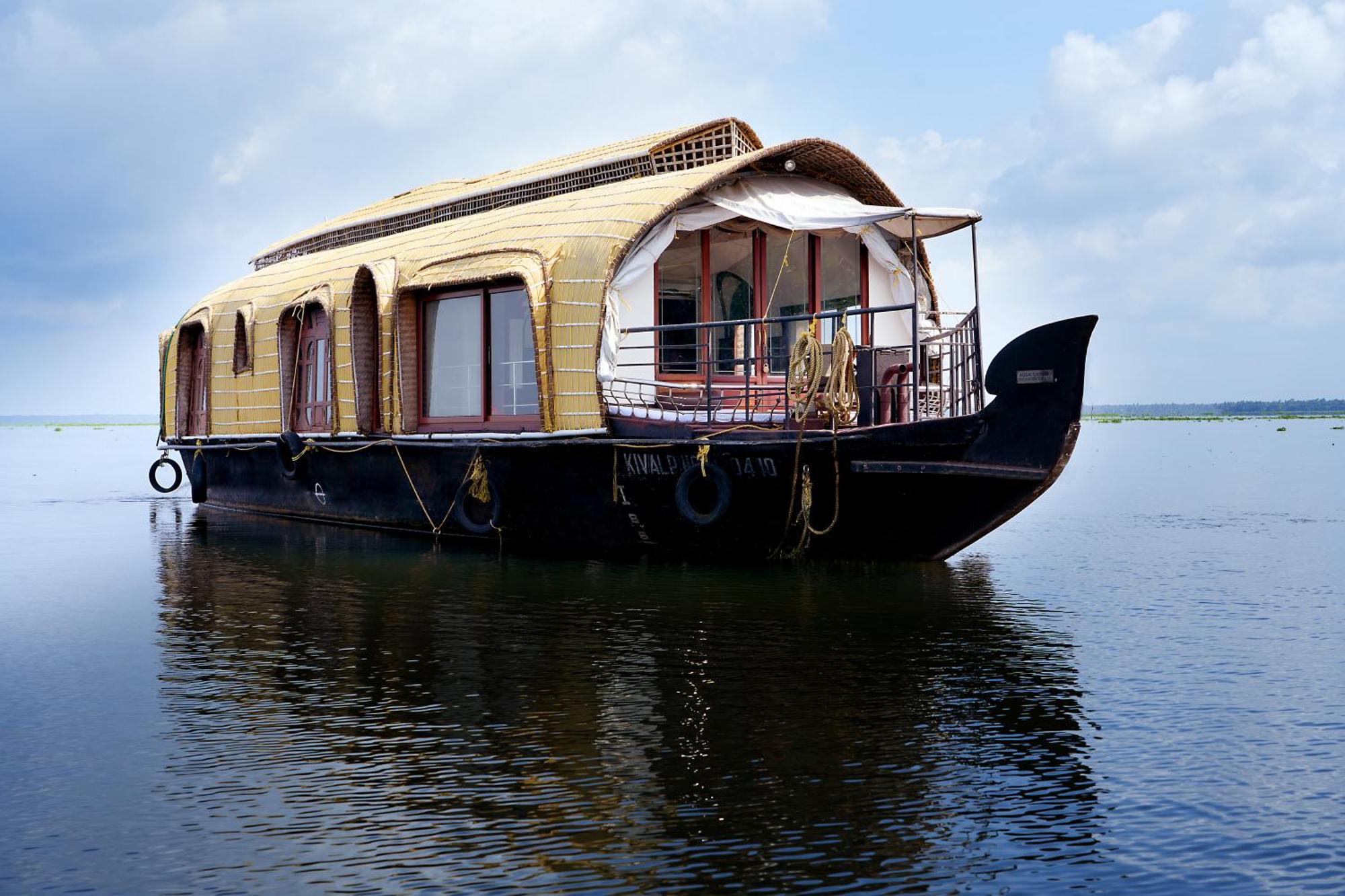 ホテル Aqua Castle Houseboat - By Aqua Jumbo Houseboats アーラップーザ県 エクステリア 写真