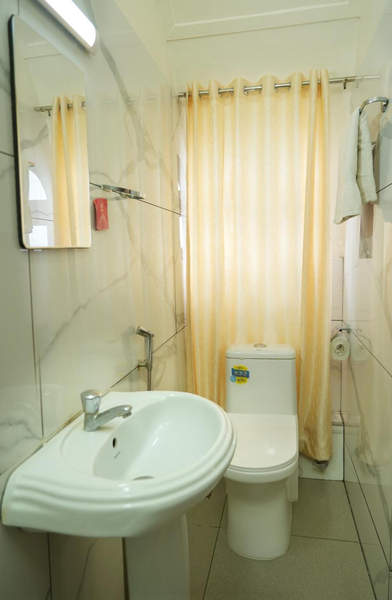 ホテル Aqua Castle Houseboat - By Aqua Jumbo Houseboats アーラップーザ県 エクステリア 写真